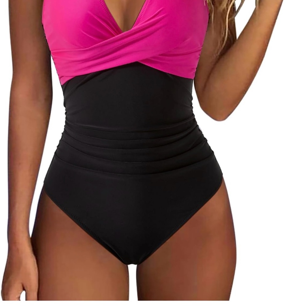 ✨Brand New✨Women's Pink and Black Swimsuit